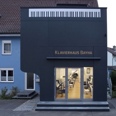 Klavierhaus Eingang.jpeg